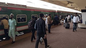Eid exodus begins as holidaymakers crowd Kamalapur