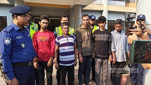 ফেনীতে ডাকাতির প্রস্তুতির সময় আটক ৫, অস্ত্র-গাড়ি জব্দ