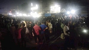 Gazipur road blocked for 2 hours over worker’s death