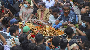 ‘চকবাজারের ইফতার, ব্যাপারটাই আলাদা’