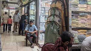 দাম বেড়েছে, বিক্রিও কম: ততটা জমেনি ইসলামপুর