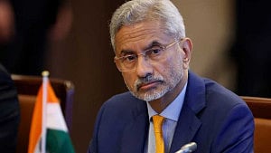 India, China envoys discuss border peace, trade