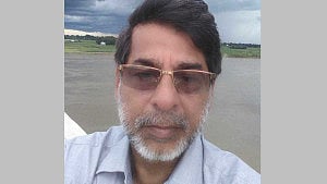 জামালপুরে বাড়ি থেকে নাট্যকার আসাদুল্লাহ ফারাজী গ্রেপ্তার