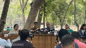 Media reform panel submits report to Yunus