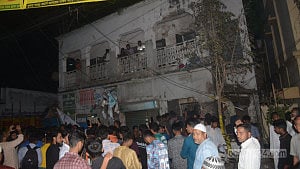 খুলনায় ক্লাব দখল করে গণ অধিকার পরিষদের কার্যালয়, উচ্ছেদ করল ‘ছাত্র-জনতা’