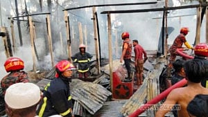 লক্ষ্মীপুরে গ্যাস সিলিন্ডার বিস্ফোরণে পুড়ল ঘর, ১৫ লাখ টাকার ক্ষতি