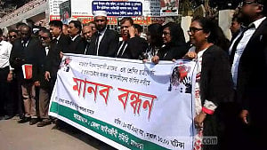 মাগুরায় মানববন্ধন: ‘ধর্ষকদের কোনো আইনি সহায়তা নয়’