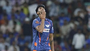 আইপিএলের আগে দুঃসংবাদ ১১ কোটি রুপির গতি তারকার জন্য