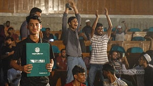 গণপরিষদ বিতর্কের সমাধান কোন পথে?