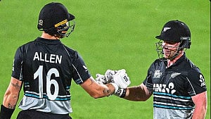 Neesham, Seifert torment Pakistan for 4-1 series win