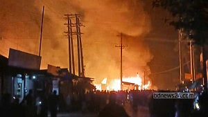নোয়াখালীতে আগুনে পুড়ে ছাই ১৮ দোকান