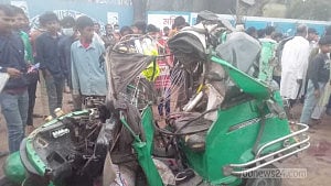 4 die as bus, autorickshaw collide in Pabna