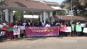 পিরোজপুর বিশ্ববিদ্যালয়ে নারী নিপীড়ন ও ধর্ষণের প্রতিবাদে মানববন্ধন