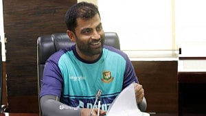 Tamim returns home from hospital