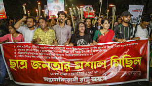 কফিন ও মশাল নিয়ে ঢাবিতে বিক্ষোভ