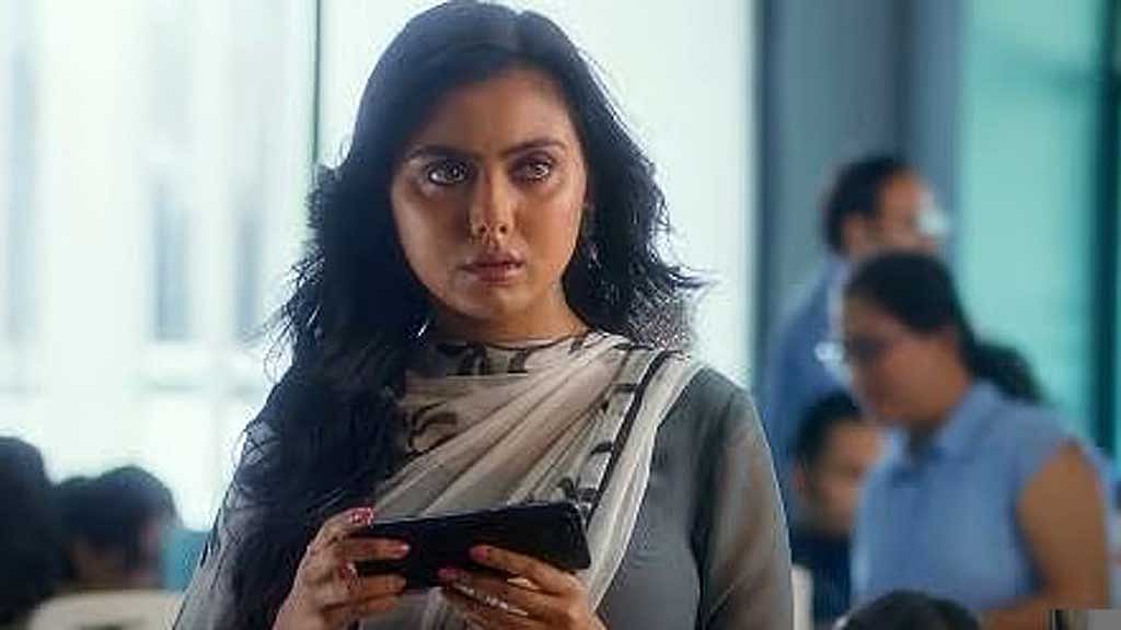 ‘দ্বিধা’ গানের দৃশ্যে ইধিকা পাল, ছবি: গানের ভিডিও থেকে নেওয়া।  