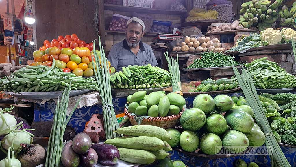 রাজধানীতে শাক-সবজির দাম খুব একটা বাড়েনি।  