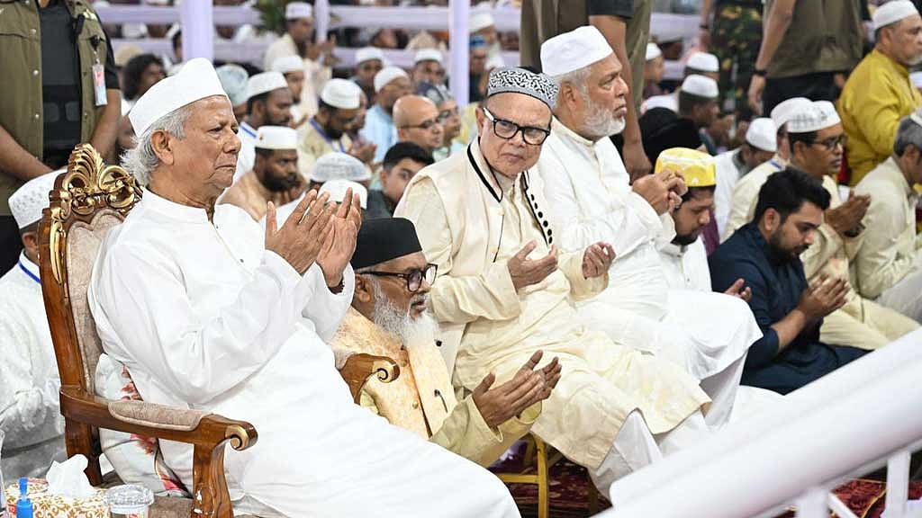 জাতীয় ঈদগাহে ঈদের জামাতে প্রধান উপদেষ্টা মুহাম্মদ ইউনূস। ছবি: পিআইডি