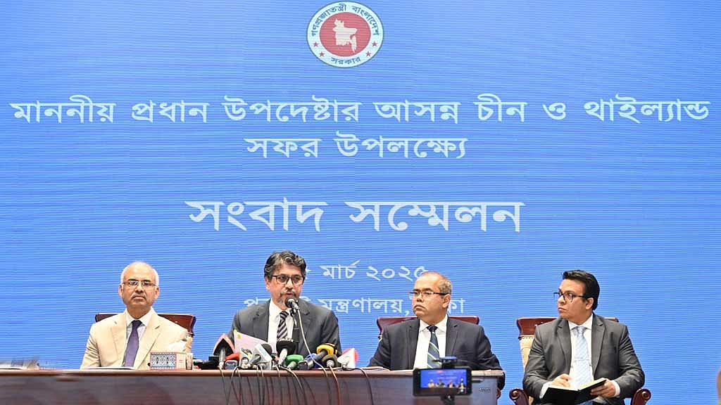 প্রধান উপদেষ্টার চীন সফর এবং বিমসটেক সম্মেলনে অংশগ্রহণ নিয়ে সোমবার সংবাদ সম্মেলনে কথা বলেন পররাষ্ট্র সচিব জসীম উদ্দিন। 