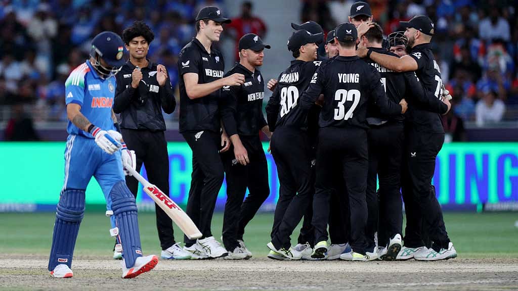 ICC Men's Champions Trophy - Final - India v New Zealand - Dubai International Stadium, Dubai, United Arab Emirates - March 9, 2025 New Zealand's Michael Bracewell celebrates with teammates after taking the LBW wicket of India's Virat Kohli REUTERS/Satish Kumar