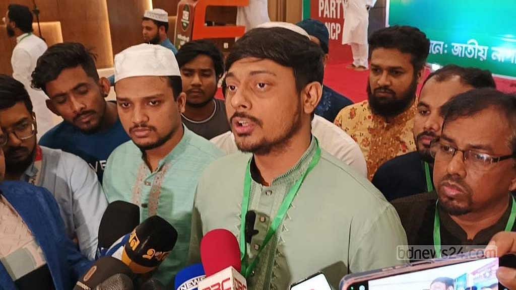 সিলেটের বালুচরে আমানউল্ল্যাহ কনভেনশন সেন্টারে শনিবার এনসিপির ইফতারে সাংবাদিকদের সঙ্গে কথা বলেন দলটির মুখ্য সমন্বয়ক নাসীরুদ্দীন পাটওয়ারী।
