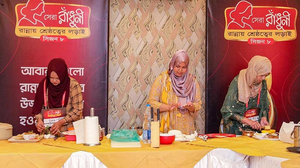 ‘সেরা রাঁধুনীর’ প্রতিযোগীরা, ছবি: মাছরাঙা টেলিভিশনের সৌজন্যে। 