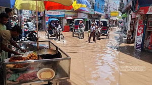 জোয়ারের পানিতে বাগেরহাট পৌর এলাকায় দুর্ভোগ