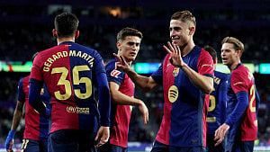 Barca keep title bid on track