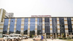 অভিযানে গিয়ে ছুরিকাঘাতে ২ এসআই আহত