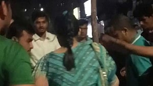 ডিআরইউতে সাংবাদিকদের ওপর হামলা, দম্পতি কারাগারে