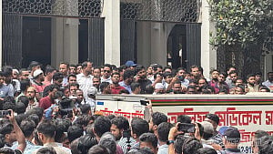জানাজা শেষে বাড়ির পথে সাম্যের কফিন