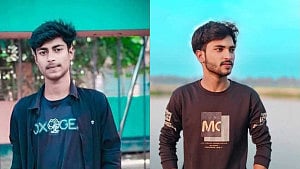 এক বাইকে ৪ তরুণ: পলাশবাড়ীতে ট্রাক চাপায় প্রাণ গেল ২ জনের