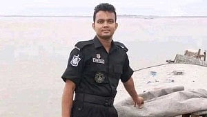 গাইবান্ধায় ঝড়ে গাছের ডাল ভেঙে র‌্যাব সদস্য নিহত