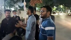 মধ্যরাতে হাক্কানী পাবলিশার্সের মালিকের বাসায় ঢোকার চেষ্টা