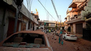 India, Pakistan step up military strikes