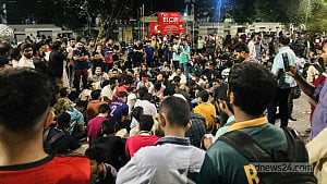 JnU protesters continue sit-in at Karail