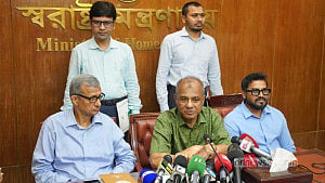 সচিবালয়ে বিক্ষোভ: আলোচনা করে সিদ্ধান্ত নেওয়া হবে, বললেন স্বরাষ্ট্র উপদেষ্টা