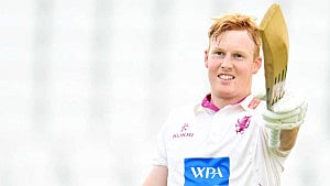 কক্সের দুর্ভাগ্যে কপাল খুলে গেল জেমস রুয়ের