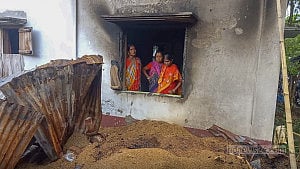 বিএনপি নেতা খুন: আগুনে নিঃস্ব যশোরের মতুয়ারা