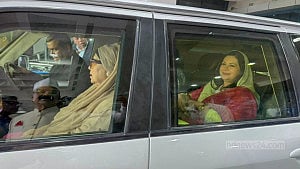 Khaleda Zia returns home