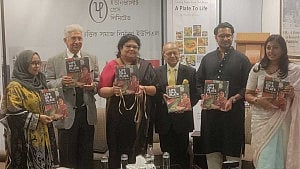 প্রকাশ হল 'লাইফ অন এ প্লেট'