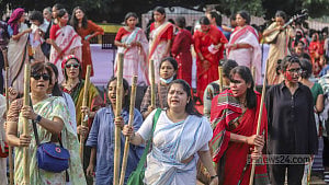 ‘নারীর ডাকে মৈত্রী যাত্রায়’ সমতার স্লোগান