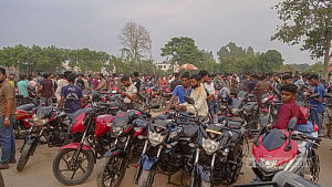 পুরনো মোটরসাইকেলের হাট