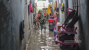 রাজধানীতে জলাবদ্ধতা: হটলাইন চালুর পর ৬১ অভিযোগ