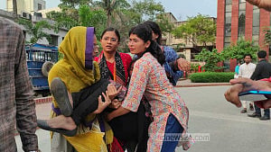 নারায়ণগঞ্জে যানজট নিরসন কর্মীদের ওপর হামলা, আহত ২১