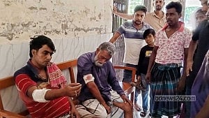 পাবনায় পদ্মার চরে ‘৮ কৃষককে পিটিয়ে জখম’