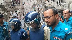 কারাগারে আইনের বই চেয়েছেন পলক