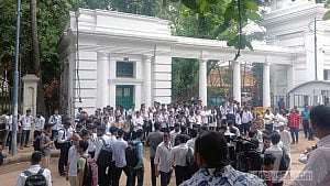 Polytechnic students protest in front of High Court