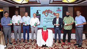 বাজারে এল অ্যাডোরা পেট শ্যাম্পু