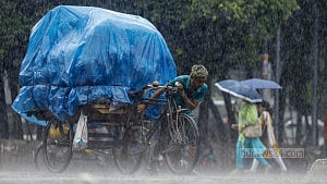 হঠাৎ বৃষ্টিতে স্বস্তি